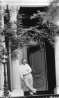 midnight_in_the_garden_of_good_and_evil_picture.jpg