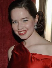 Anna Popplewell Biography, Movies, Videos, Relationships - FamousWhy