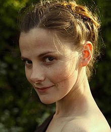 Loo Brealey Biography, Pictures...