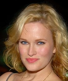 Nicholle Tom